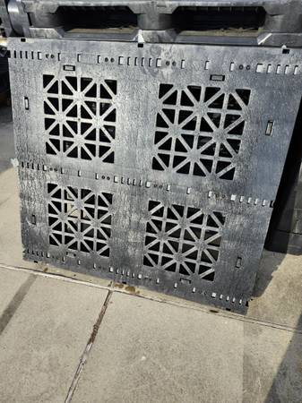 ABS WEATHERPROOF PLASTIC PALLETS 1