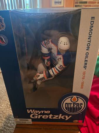 Macfarlane Wayne gretzky figure in box 1