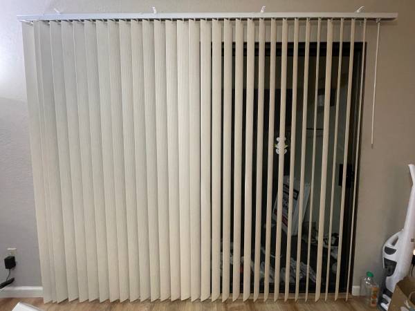 Living room blinds full set 100” width x 86” height 1