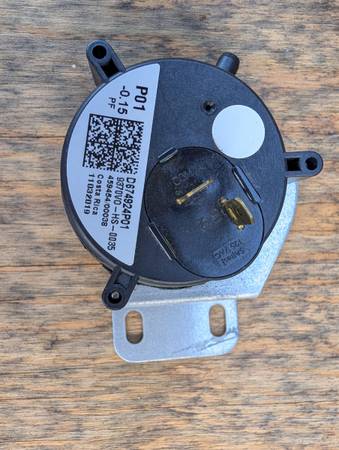 Trane / American Standard D674924P01 Furnace Air Pressure Switch 1