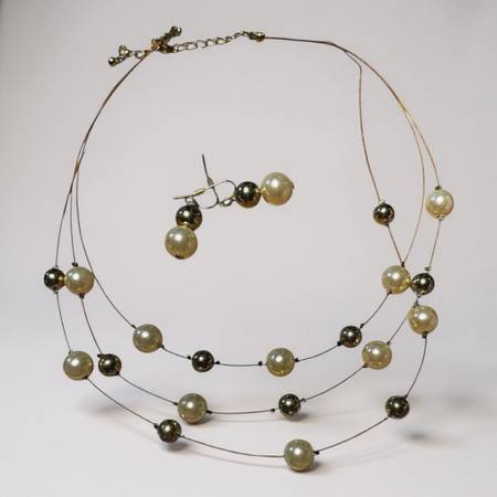 Elegant Layered Pearl Necklace Set NWOT 1