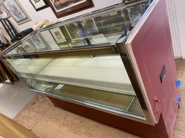 COUNTER DISPLAY CABINET 1