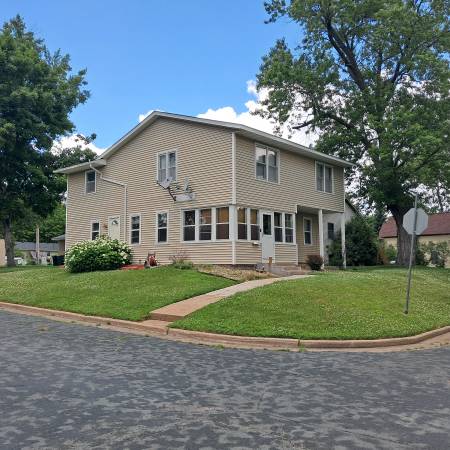$1,590 / 3br - 1050ft2 - Duplex de 3 dormitorios en River Falls, WI, excelente ubicación (River Falls, WI)63990382529666120