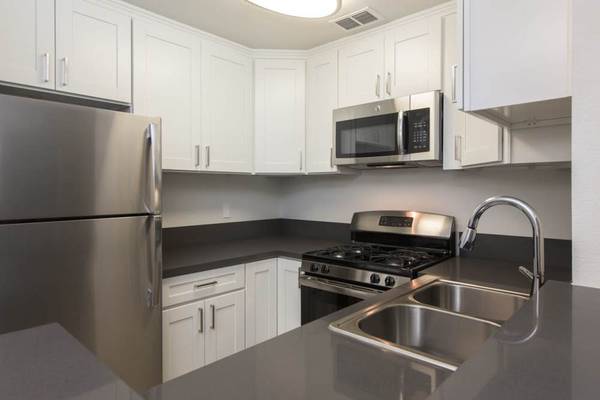$2,484 / 2br - 897ft² - 2/BD, Área para Barbacoa, en West Covina CA (3610 S. Nogales St, West Covina, CA)63840113807235122