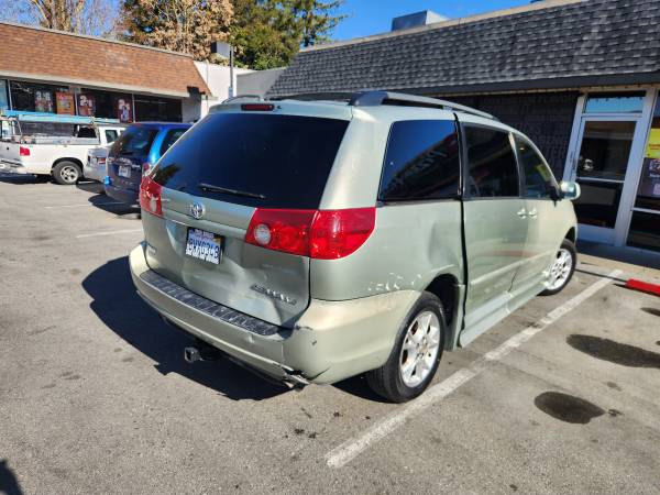 2006 Toyota sienna (wheelchair Van) Runs good Salvage title - $2,200 (san carlos)63438812966787121