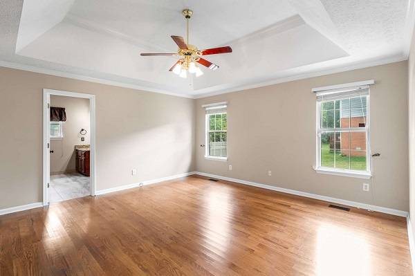 $1,250 / 3br - 2245ft2 - Spacious 3BR/2BA Home with Vaulted Ceilings, Bonus Room & Sunroom! (Murfreesboro, TN)63683030502275122