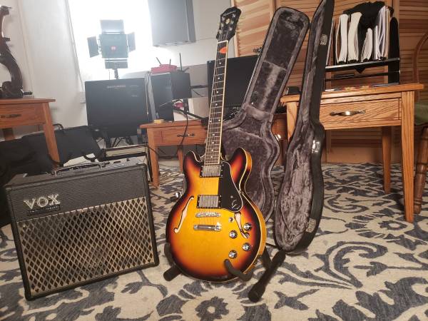 Epiphone ES-339 with Hard Case and stand 1