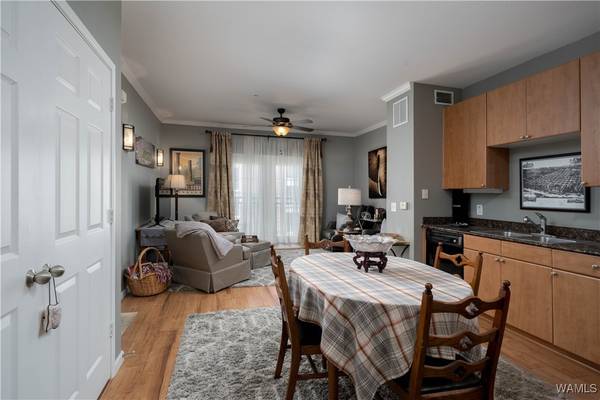 $1,048 / 1hab - 733ft2 - Condominio en Midtown Village con acabados de alta gama (Tuscaloosa)63763869853955123