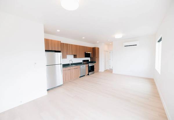 Brand-New Modern 1 Bed / 1 Bath Apartment in Historic Downtown Bountif 1