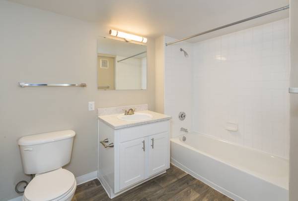 $1,620 / 2br - 1043ft2 - Amplia habitación de 2 dormitorios/2 baños $750 de descuento en el monto total de ingreso (Cimmaron Hills)63686832537089122