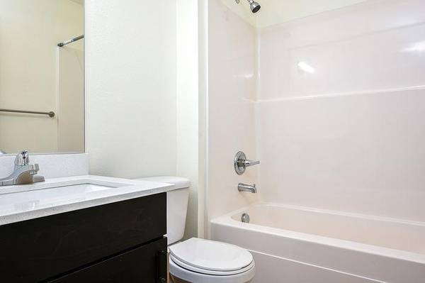 $995 / 320ft2 - Dishwasher, Luxury Vinyl Plank Flooring, Energy Efficient Lighting (Piedmont-Woodlawn)63672654341763122