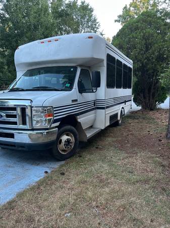 FORD ECONOLINE 2017 E350 - $11.000 (Snellville)63491987532163121