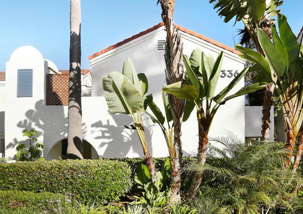 $2,950 / 1br - 1 Block to Carlsbad State Beach+ We Love Cats & Dogs, Security System (Carlsbad Village)63657108621315123