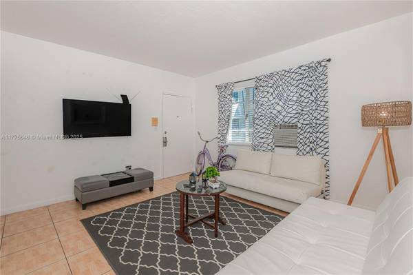$230,000 / 1br - Charming 1Bed/1Bath condo with assigned parking space (Miami Beach)64049275419905122