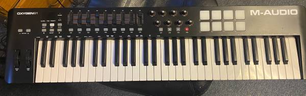 M-Audio Oxygen 61 Keyboard Controller 1