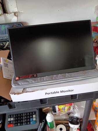 Upperizon U185LS portable monitor 18.5" screen 1