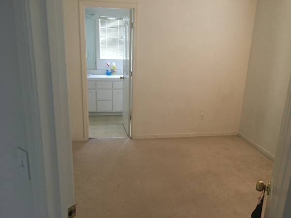 Looking for roommate 1