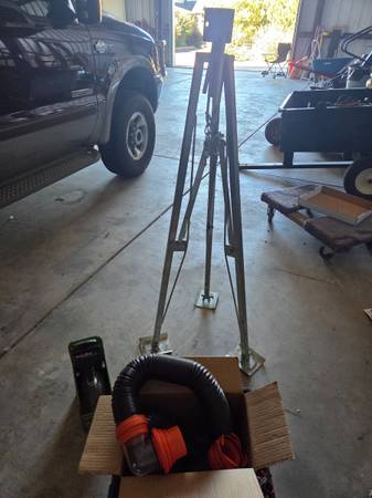 RV Stuff. 5th Wheel stabilizing Tripod 1