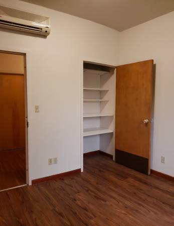 $505 / 156ft2 - Upstairs office in secure building across from Clinton Theater (Hosford-Abernathy)63842025229699122