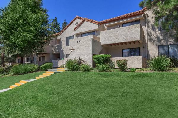 $2,620 / 2br - 832ft2 - 2bd 2ba, Two Therapeutic Spas, Dishwasher (Santa Clarita-Newhall)63701015694339124
