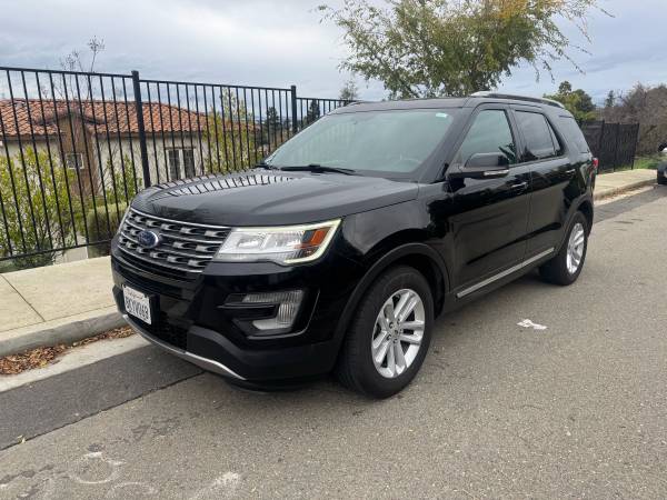 2017 Ford Explorer XLT 1