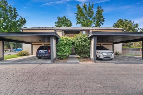$249,900 / 2br - 813ft2 - BOISE CONDO perfect for first time buyer, or investor (7084 Colehaven)63794920395137123