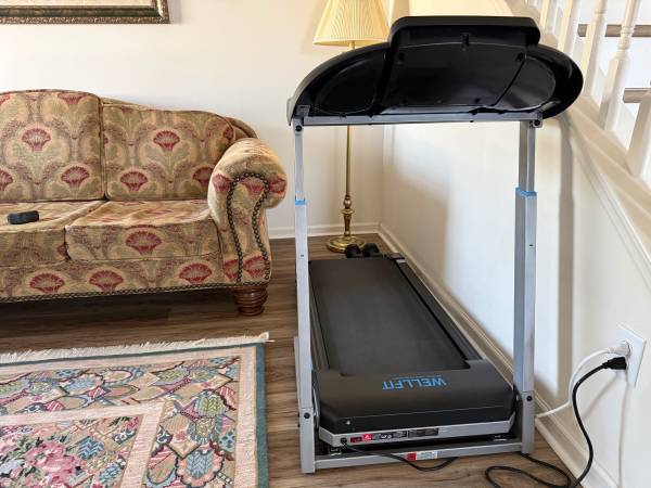 Treadmill with 18” running pad 1