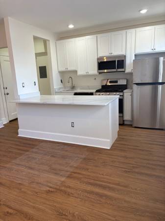 $1,850 / 1br - 750ft2 - Amplio y reformado apartamento de una habitación en excelente ubicación de Columbia Heights (Columbia Heights)63896508112387120