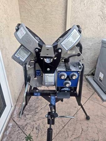 Hack attack jr baseball pitching Machine-like new in pristine condition 1