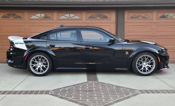 2020 DODGE CHARGER SRT HELLCAT WB DAYTONA 50.º ANIVERSARIO ED-750 MILLAS - $98,000 (WEST HILLS)63470774188673122