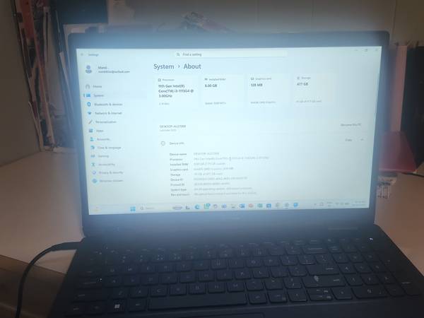 Selling a dell computer working properly fine screen 1