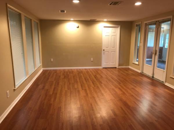 $900.00 / 3br - 1000ft2 - NOLM Housing63678508435331123