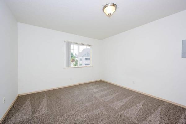 $1,530 / 1br - 738ft2 - 1BR/1BA + Loft - Perfect for Extra Space or Office! (Downtown Battle Ground)63672654120835122