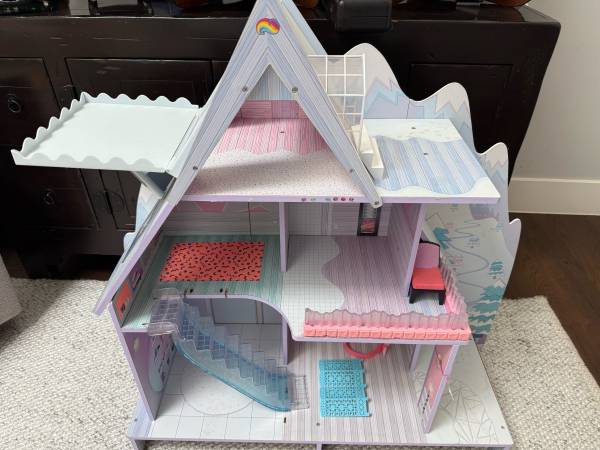 LOL Doll winter doll house 1