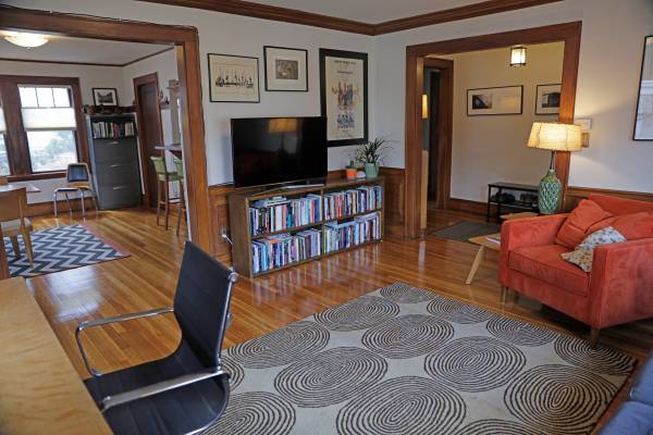 $3,100 / 2br - 1070ft2 - Jamaica Plain 2BR – Steps to Forest Hills T & Arboretum – $3100 (Jamaica Plain)63797254341633120