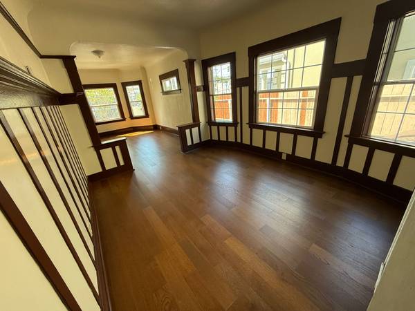 $2,400 / 2br - 1000ft2 - Duplex Building - 2 Beds, 1 Bath, Living,  Dining, Laundry Room (richmond / point / annex)63806889567489121