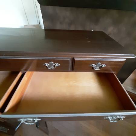 Ethan Allen - CEREZO SÓLIDO - $260 (Cedar Rapids)63435618092163123