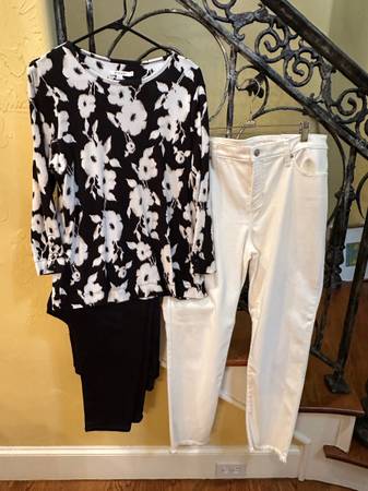 Black and White Floral Cotton Stretch 3/4 sleeve Tee from Chico’s 1
