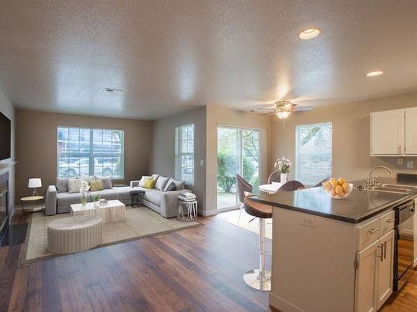 $1,899 / 2br - 1041ft2 - Chimenea de Leña, Aire Acondicionado, Casa Club, Armarios de Pared (Vancouver)63672564990337123