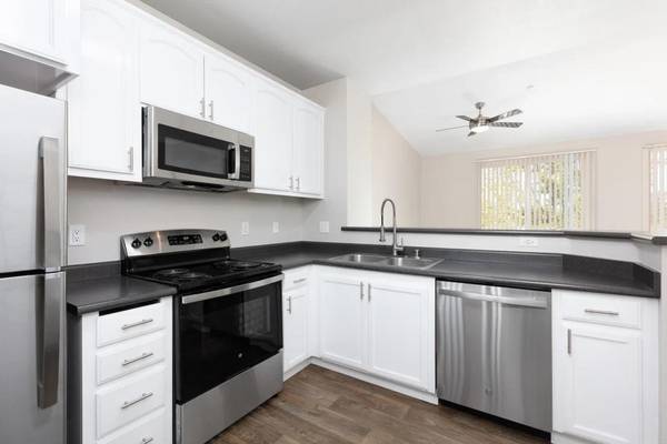 $2,895 / 2br - 1100ft2 - Full-Size W/D  Extra Parking  Amazing Views (danville / san ramon)63686103678723123