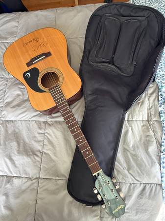 Limited Edition DR 90 Epiphone Acoustic Guitar with Case 1