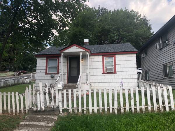 555 SW State Pets Welcome 1