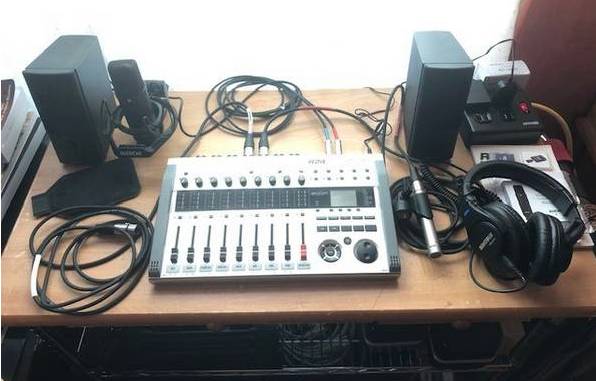 Zoom R24 Rode NT1,Rode NT5,Shure SRH440,Bose Companion2 1