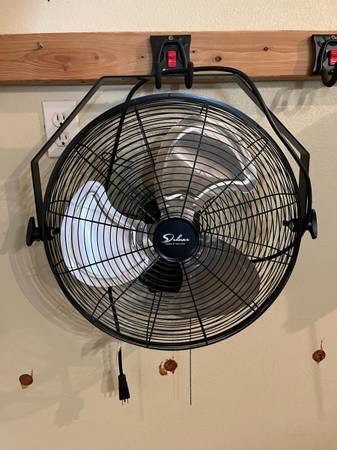 Metal fan - Hanging mountable, can use anywhere 1