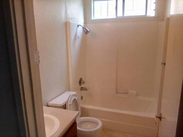 $1,700 / 2br - 916ft2 - Cozy 2BR *Townhouse* Near Water - Small Dog OK (alameda)63413865846403124