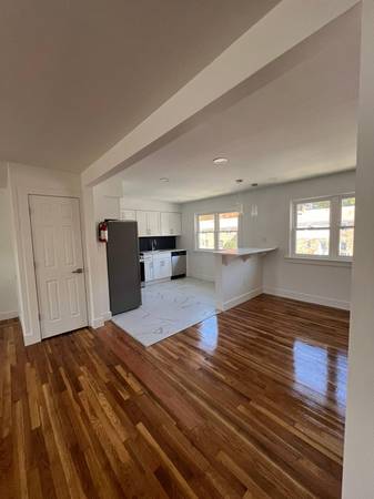 $2295.00 / 2br - 700ft2 - LUXURIOUS RENOVATED 1 BEDROOM + HOME OFFICE (SECOND SMALLER BEDROOM)63676239627905122