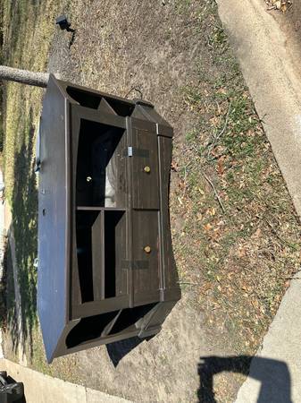 Free corner tv stand 1