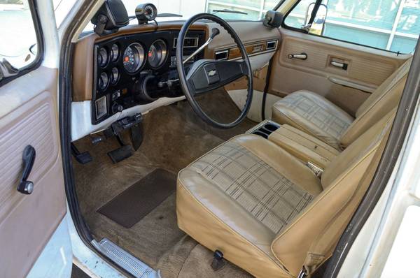 Suburbano 454 1977 2x4 con recibos recientes - $13,000 (morgan hill)63613257151875123