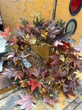 Free Autumn Leaf Wreath 1