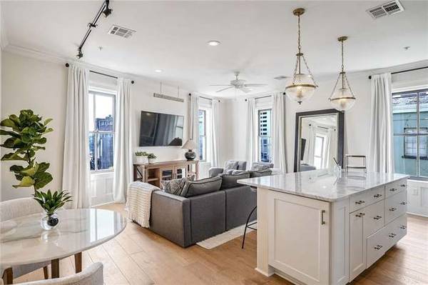 $1,300 / 1br - 1022ft2 - Amazing One Bed Condo Apartment (New Orleans, LA)63792040948225123